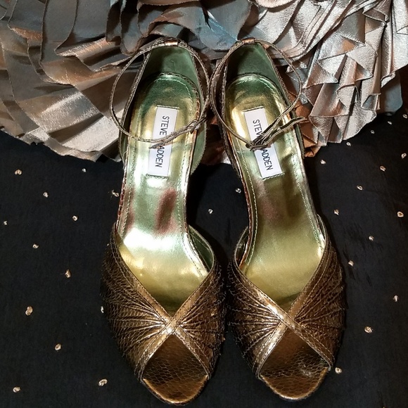 Steve Madden Metallic Heels With Peep toe Sz 8 - Picture 7 of 8